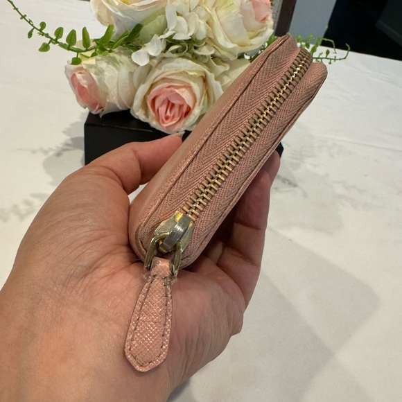 Authentic Prada zippy wallet - Picture 8 of 11
